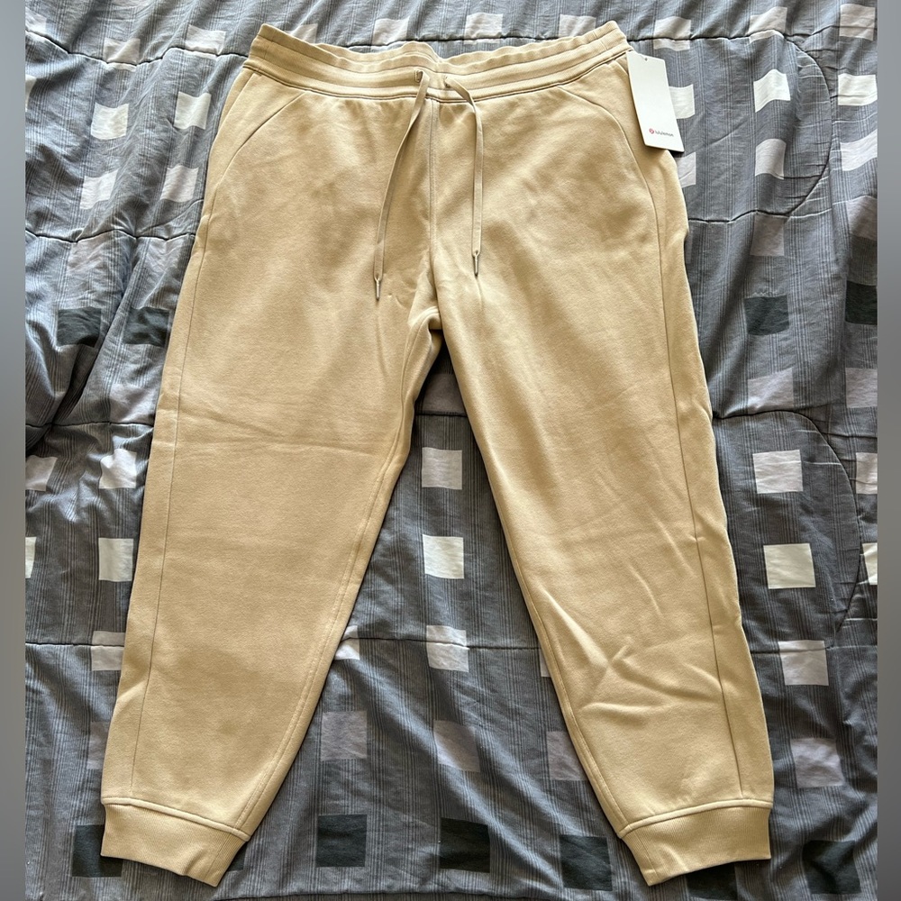 Lululemon Scuba HR Jogger Size 18 in crème color